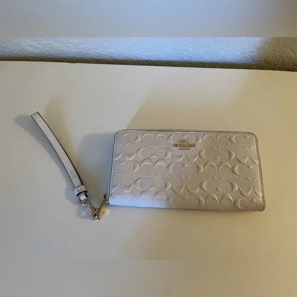 Coach Cream Embossed Wallet - Picture 3 of 8